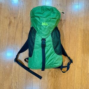 REI Stuff Pack Backpack Daypack Lightweight Packable Hiking Travel Outdoors 22L